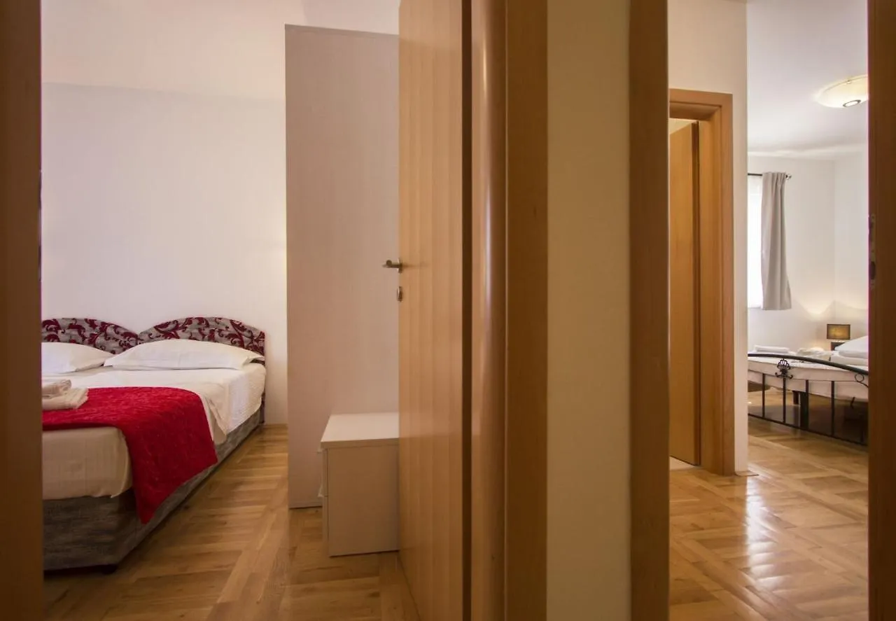 Apartments Paradise Trogir 0*,